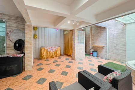 Casa à venda com 350m², 4 quartos e 2 vagasEdícula