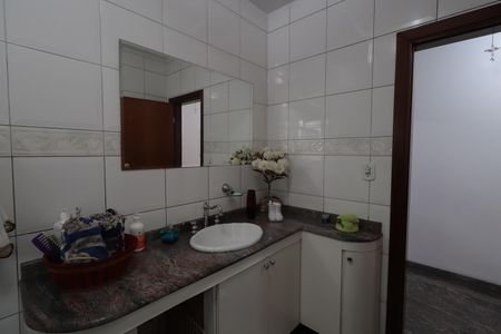 Casa à venda com 250m², 4 quartos e 2 vagasBanheiro