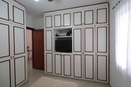 Casa à venda com 250m², 4 quartos e 2 vagasQuarto 2