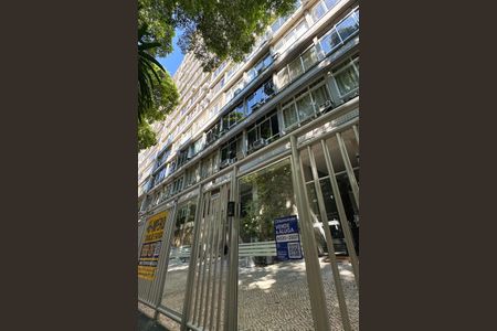 Apartamento à venda com 60m², 2 quartos e sem vaga Apartamento à venda com 60m², 2 quartos e sem vagaFachada e Plaquinha