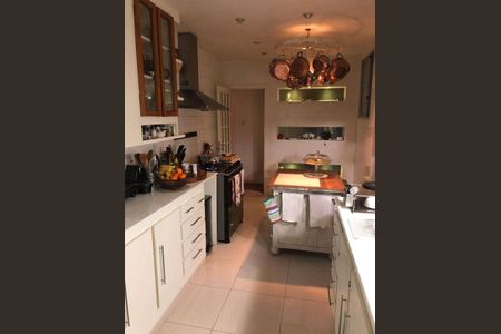 Apartamento à venda com 215m², 4 quartos e sem vaga