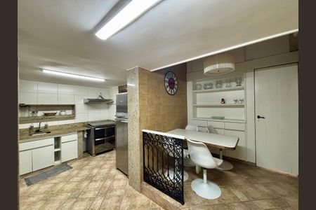 Casa à venda com 160m², 4 quartos e 1 vaga Casa à venda com 160m², 4 quartos e 1 vagaCozinha