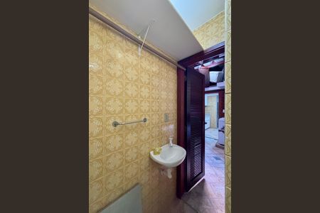 Casa à venda com 160m², 4 quartos e 1 vaga Casa à venda com 160m², 4 quartos e 1 vagaBanheiro de Serviço