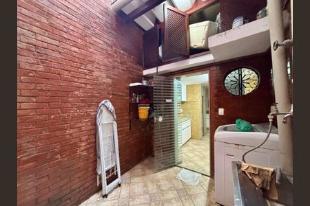 Casa à venda com 160m², 4 quartos e 1 vaga Casa à venda com 160m², 4 quartos e 1 vagaÁrea de serviço