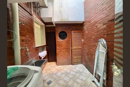 Casa à venda com 160m², 4 quartos e 1 vaga Casa à venda com 160m², 4 quartos e 1 vagaÁrea de serviço