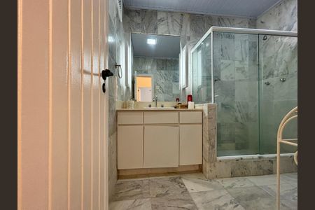 Casa à venda com 160m², 4 quartos e 1 vaga Casa à venda com 160m², 4 quartos e 1 vagaBanheiro social