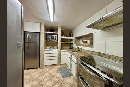 Casa à venda com 160m², 4 quartos e 1 vaga Casa à venda com 160m², 4 quartos e 1 vagaCozinha