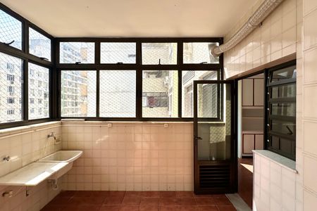 Apartamento à venda com 190m², 3 quartos e 2 vagas Apartamento à venda com 190m², 3 quartos e 2 vagasÁrea de Serviço