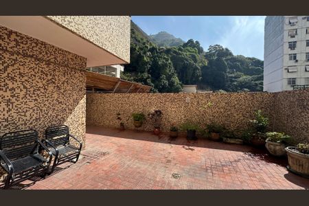 Apartamento à venda com 190m², 3 quartos e 2 vagas Apartamento à venda com 190m², 3 quartos e 2 vagasÁrea externa