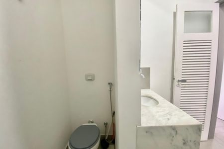 Apartamento à venda com 240m², 3 quartos e 1 vaga Apartamento à venda com 240m², 3 quartos e 1 vagaBanheiro