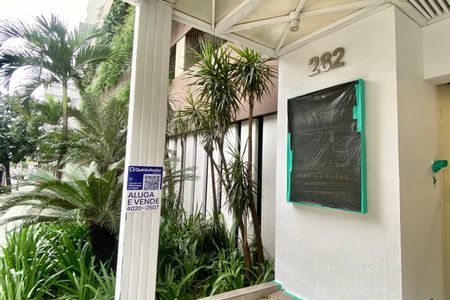 Apartamento à venda com 240m², 3 quartos e 1 vaga Apartamento à venda com 240m², 3 quartos e 1 vagaPlaca