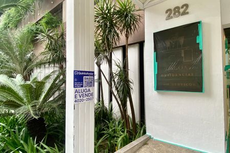 Apartamento à venda com 240m², 3 quartos e 1 vaga Apartamento à venda com 240m², 3 quartos e 1 vagaPlaca