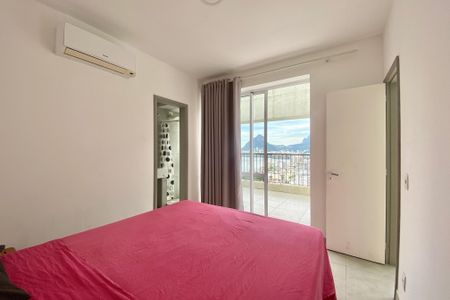 Apartamento à venda com 240m², 3 quartos e 1 vaga Apartamento à venda com 240m², 3 quartos e 1 vagaSuíte