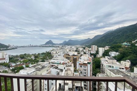 Apartamento à venda com 240m², 3 quartos e 1 vaga Apartamento à venda com 240m², 3 quartos e 1 vagaVaranda sala