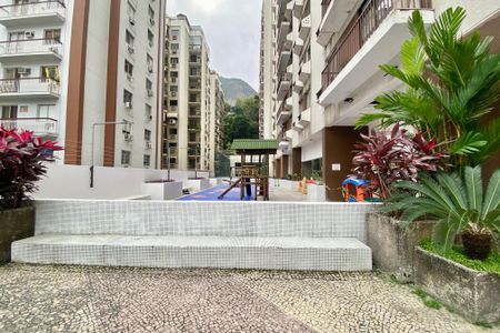 Apartamento à venda com 240m², 3 quartos e 1 vaga Apartamento à venda com 240m², 3 quartos e 1 vagaÁrea comum
