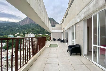Apartamento à venda com 240m², 3 quartos e 1 vaga Apartamento à venda com 240m², 3 quartos e 1 vagaVaranda