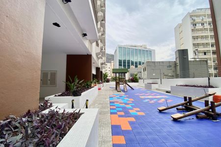 Apartamento à venda com 240m², 3 quartos e 1 vaga Apartamento à venda com 240m², 3 quartos e 1 vagaÁrea comum - Playground