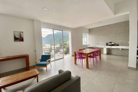 Apartamento à venda com 240m², 3 quartos e 1 vaga Apartamento à venda com 240m², 3 quartos e 1 vagaSala