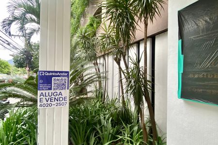 Apartamento à venda com 240m², 3 quartos e 1 vaga Apartamento à venda com 240m², 3 quartos e 1 vagaPlaca