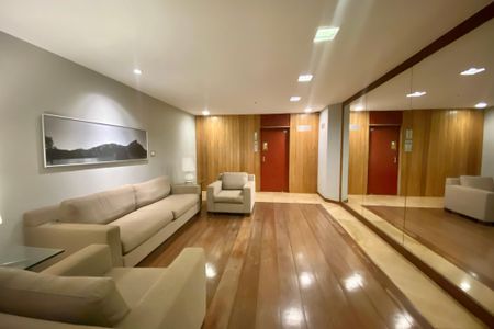 Apartamento à venda com 240m², 3 quartos e 1 vaga Apartamento à venda com 240m², 3 quartos e 1 vagaHall de entrada