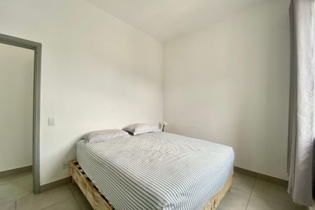 Apartamento à venda com 240m², 3 quartos e 1 vaga Apartamento à venda com 240m², 3 quartos e 1 vagaQuarto 1
