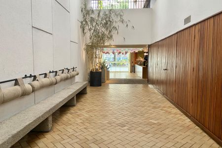 Apartamento à venda com 240m², 3 quartos e 1 vaga Apartamento à venda com 240m², 3 quartos e 1 vagaHall de entrada