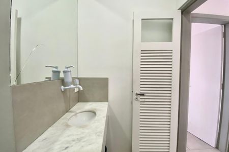 Apartamento à venda com 240m², 3 quartos e 1 vaga Apartamento à venda com 240m², 3 quartos e 1 vagaBanheiro