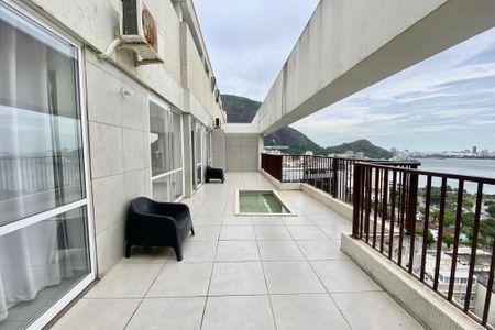 Apartamento à venda com 240m², 3 quartos e 1 vaga Apartamento à venda com 240m², 3 quartos e 1 vagaVaranda
