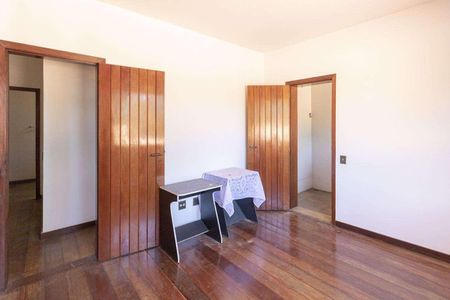 Casa à venda com 629m², 6 quartos e 5 vagas