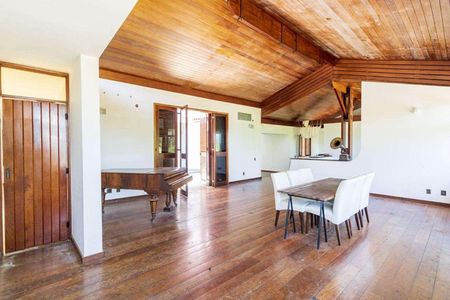 Casa à venda com 629m², 6 quartos e 5 vagas