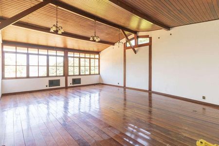 Casa à venda com 629m², 6 quartos e 5 vagas
