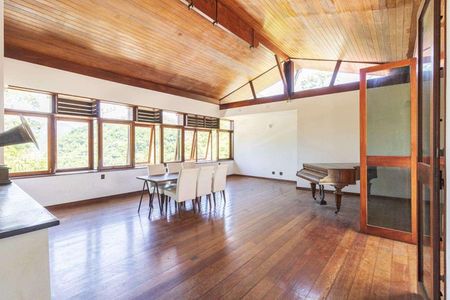 Casa à venda com 629m², 6 quartos e 5 vagas
