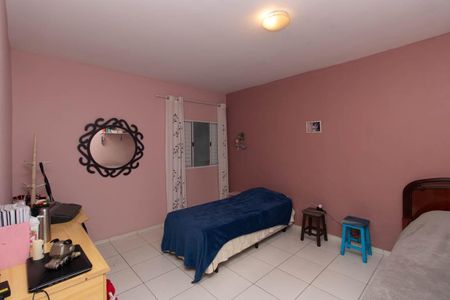 Casa à venda com 247m², 3 quartos e 2 vagas Casa à venda com 247m², 3 quartos e 2 vagasQuarto 2