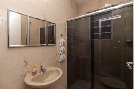 Casa à venda com 247m², 3 quartos e 2 vagas Casa à venda com 247m², 3 quartos e 2 vagasBanheiro 2