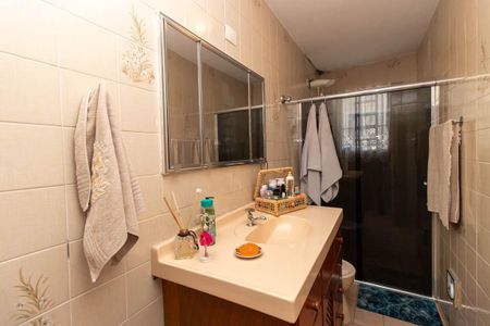 Casa à venda com 247m², 3 quartos e 2 vagas Casa à venda com 247m², 3 quartos e 2 vagasBanheiro da Suíte