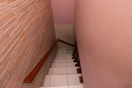 Casa à venda com 247m², 3 quartos e 2 vagas Casa à venda com 247m², 3 quartos e 2 vagasEscada