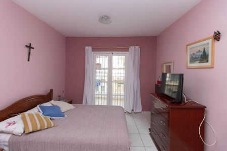 Casa à venda com 247m², 3 quartos e 2 vagas Casa à venda com 247m², 3 quartos e 2 vagasQuarto Suíte