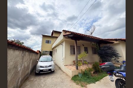 Casa à venda com 220m², 2 quartos e 4 vagasFachada