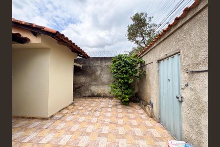 Casa à venda com 220m², 2 quartos e 4 vagasFachada