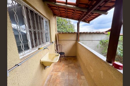 Casa à venda com 220m², 2 quartos e 4 vagasÁrea de Serviço