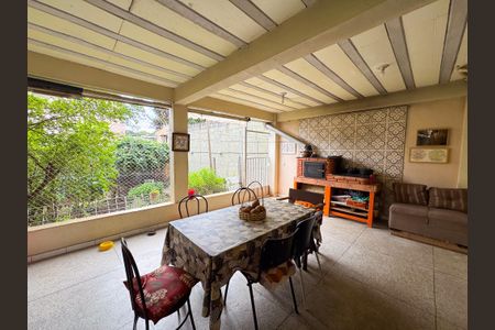 Casa à venda com 220m², 2 quartos e 4 vagasárea de lazer