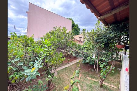 Casa à venda com 220m², 2 quartos e 4 vagasQuintal