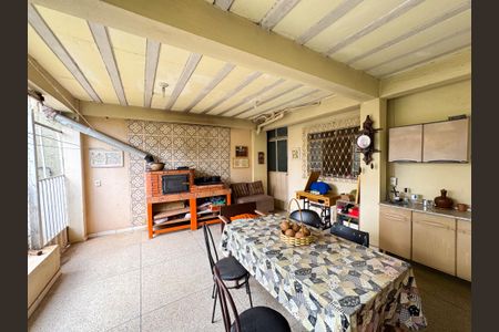 Casa à venda com 220m², 2 quartos e 4 vagasárea de lazer