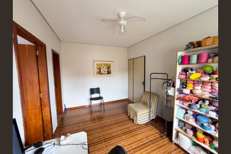 Casa à venda com 220m², 2 quartos e 4 vagasEscritório