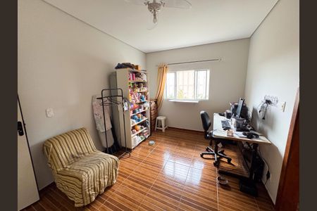 Casa à venda com 220m², 2 quartos e 4 vagasEscritório