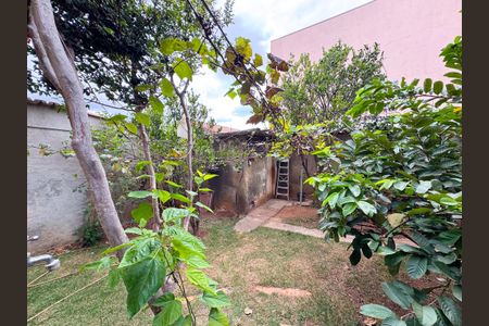 Casa à venda com 220m², 2 quartos e 4 vagasQuintal