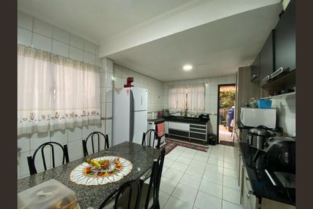 Casa à venda com 125m², 3 quartos e 2 vagas Casa à venda com 125m², 3 quartos e 2 vagasCozinha