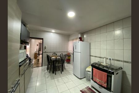 Casa à venda com 125m², 3 quartos e 2 vagas Casa à venda com 125m², 3 quartos e 2 vagasCozinha