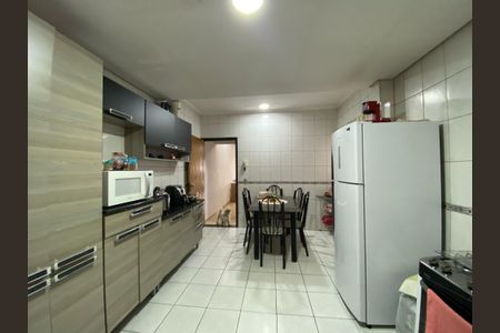 Casa à venda com 125m², 3 quartos e 2 vagas Casa à venda com 125m², 3 quartos e 2 vagasCozinha