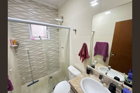 Casa à venda com 125m², 3 quartos e 2 vagas Casa à venda com 125m², 3 quartos e 2 vagasBanheiro 2